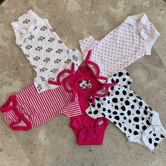 * NWOT * GERBER Newborn Onesies - Picture 2 of 7